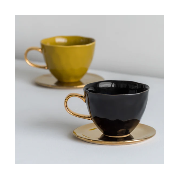 Tasse "Noire" à anse dorée