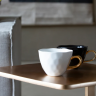 Tasse "Blanche" à anse dorée