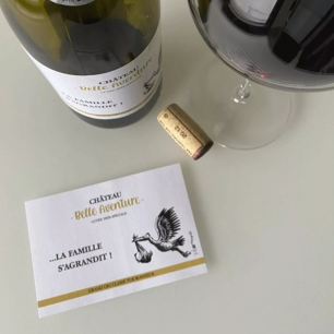 Etiquette bouteille de vin "La famille s'agrandit"