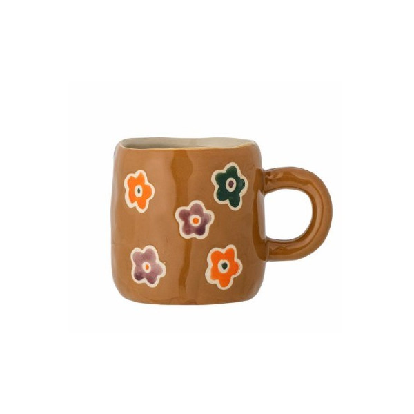 Tasse marron avec des fleurs